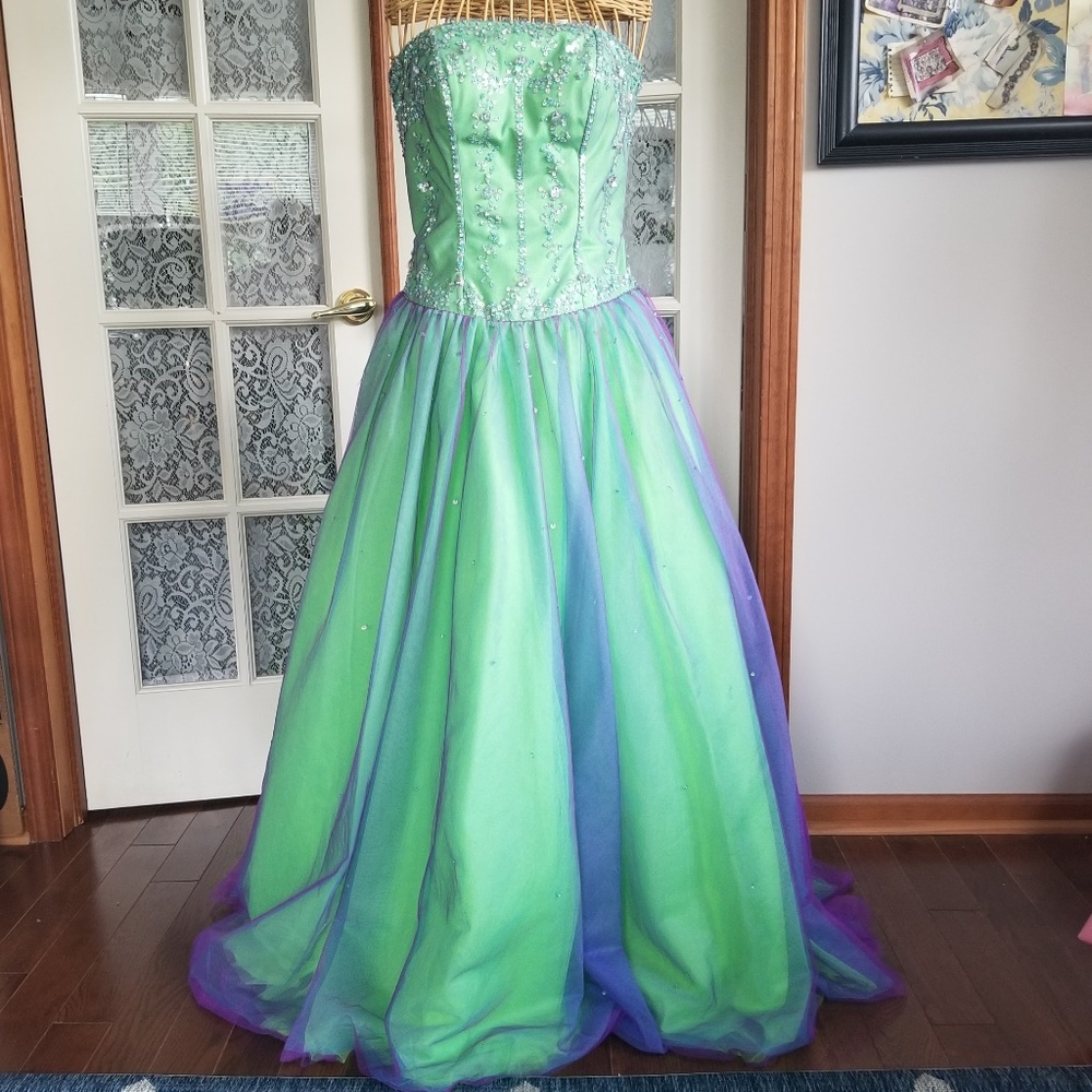 Mardi Gras Gown Studio 17 Green Purple Beaded Sz 8